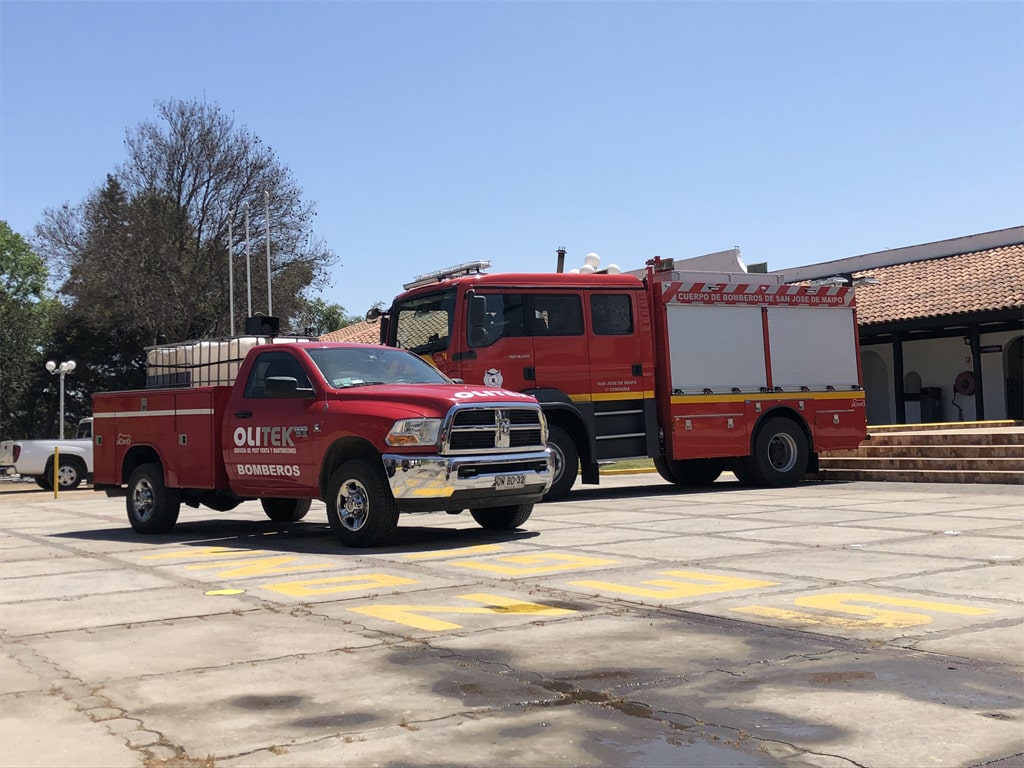 Camioneta dodge ram, realiza trabajos en terreno del tipo post venta como mantenimiento y reparaciones